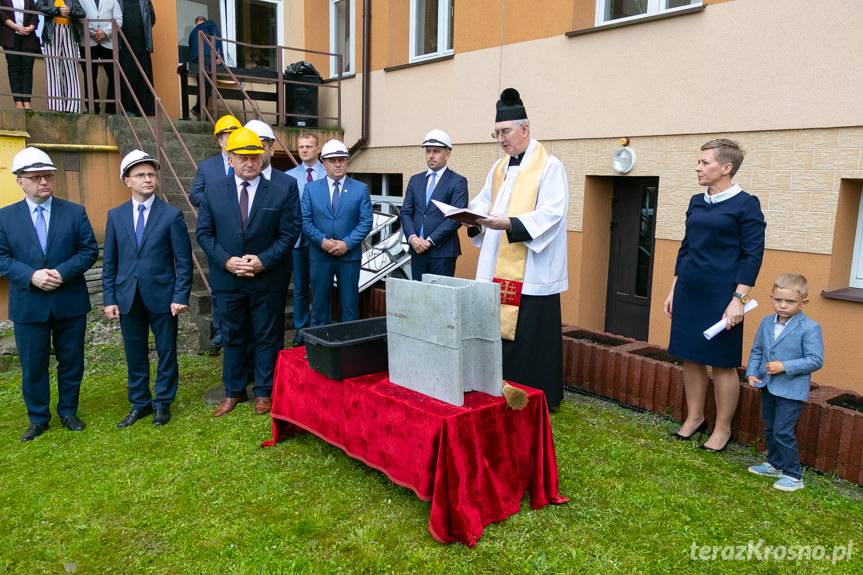 Równe. Kamień węgielny pod salę gimnastyczną wmurowany