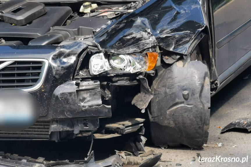 Zderzenie volvo i fiata w Wietrznie