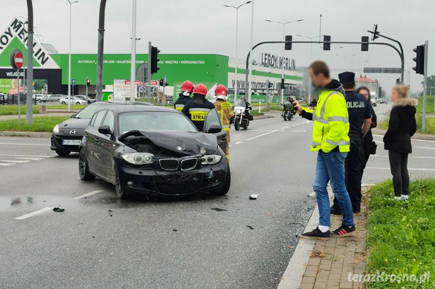 Zderzenie bmw i suzuki na skrzyżowaniu w Krośnie