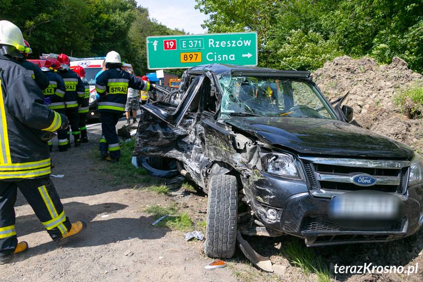 Wypadek w Tylawie. Zderzenie ciężarówki z osobówką