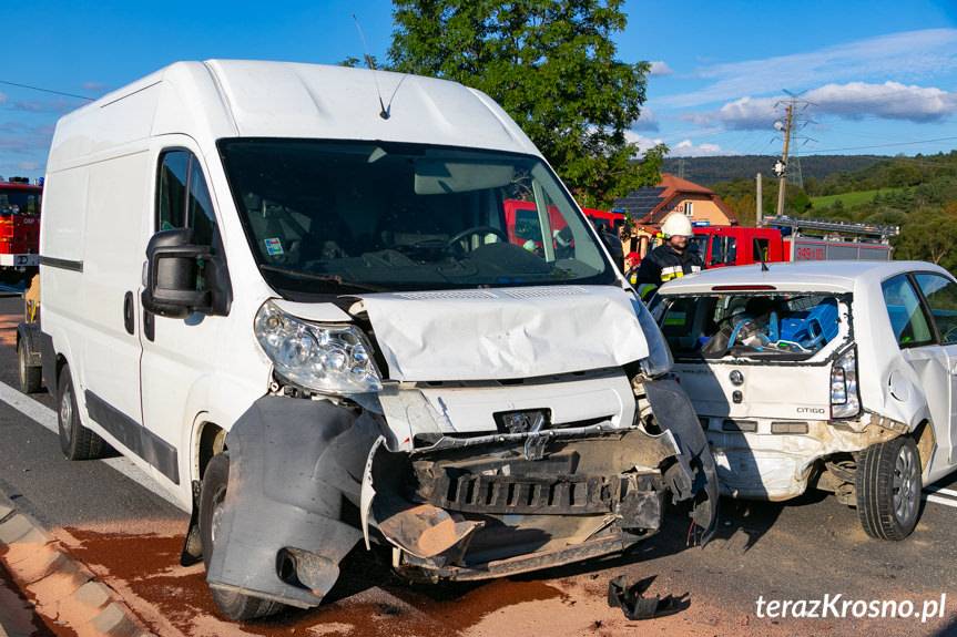 Wypadek w Tylawie na DK19, zderzenie trzech samochodów