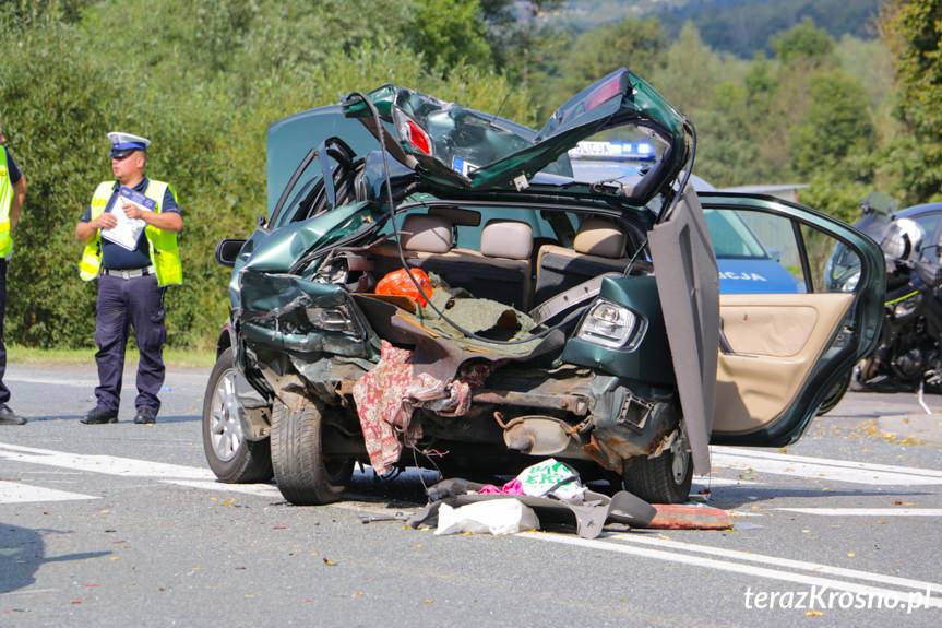 Wypadek w Baryczce, zderzenie karetki i samochodu osobowego 