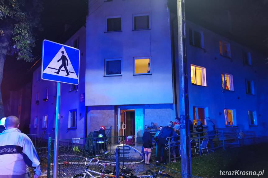 Pożar mieszkania przy ulicy Popiełuszki w Krośnie