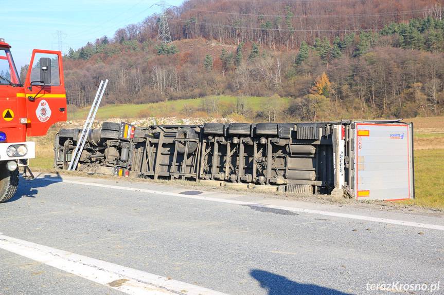 Barwinek. Zderzenie ciężarówek na DK19
