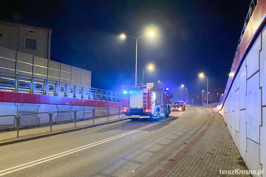 Alfa romeo ścięła przydrożne słupki