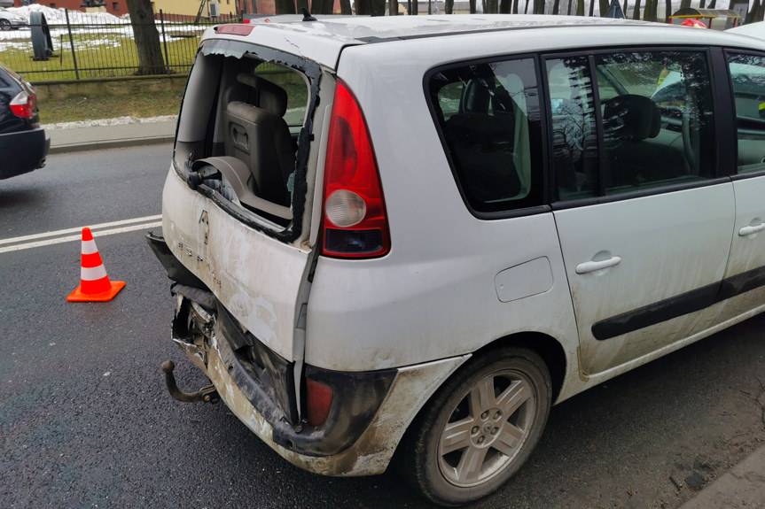 Zderzenie BMW i renault w Miejscu Piastowym
