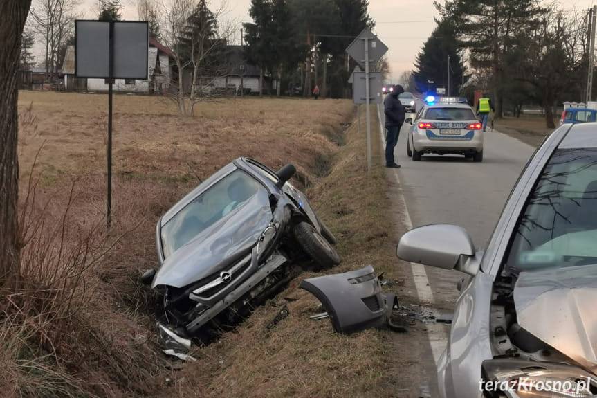 Zderzenie dwóch opli w Odrzykoniu