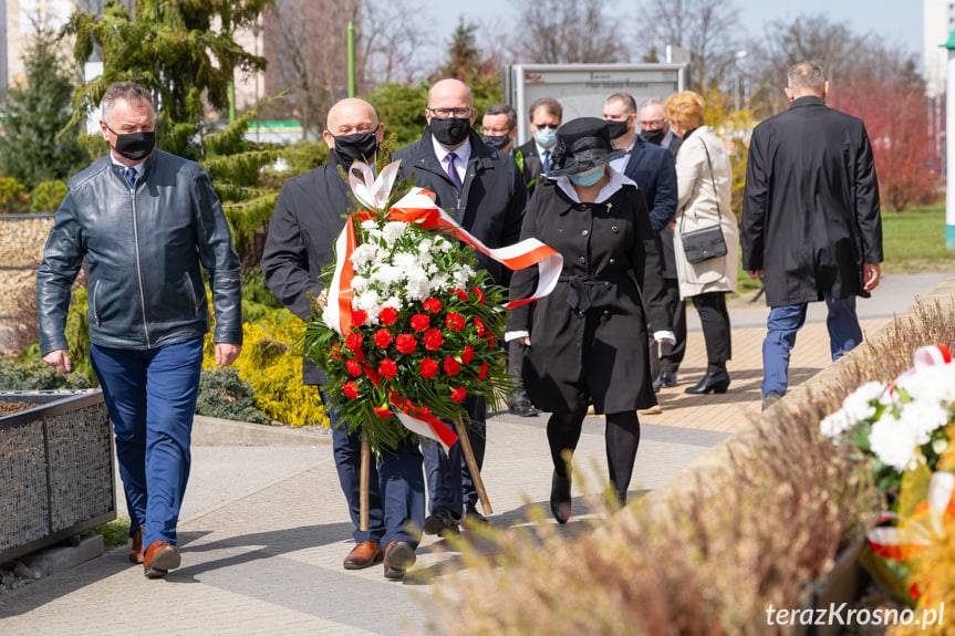 "Musimy o tych ludziach pamiętać". Uczcili rocznice katastrofy smoleńskiej i zbrodni katyńskiej
