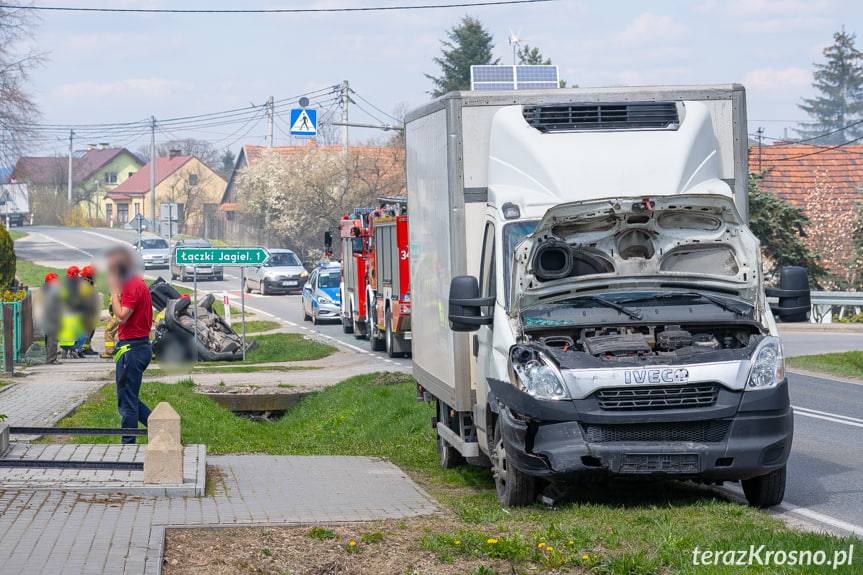 Zderzenie samochodu dostawczego z osobowym w Wojaszówce