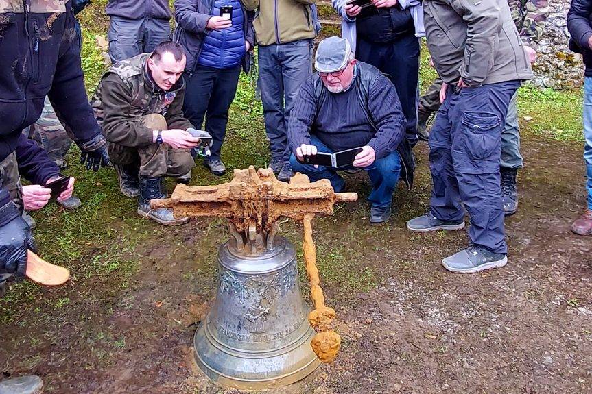 Niezwykłe znalezisko w Trzcianie. Tajemnica dzwonu z Pustelni św. Jana rozwikłana