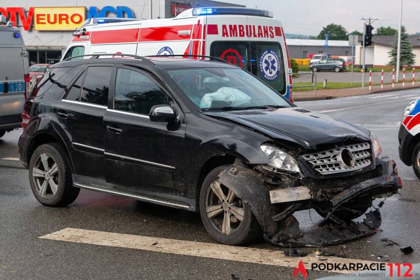 Zderzenie na skrzyżowaniu Podkarpacka - Tysiąclecia 