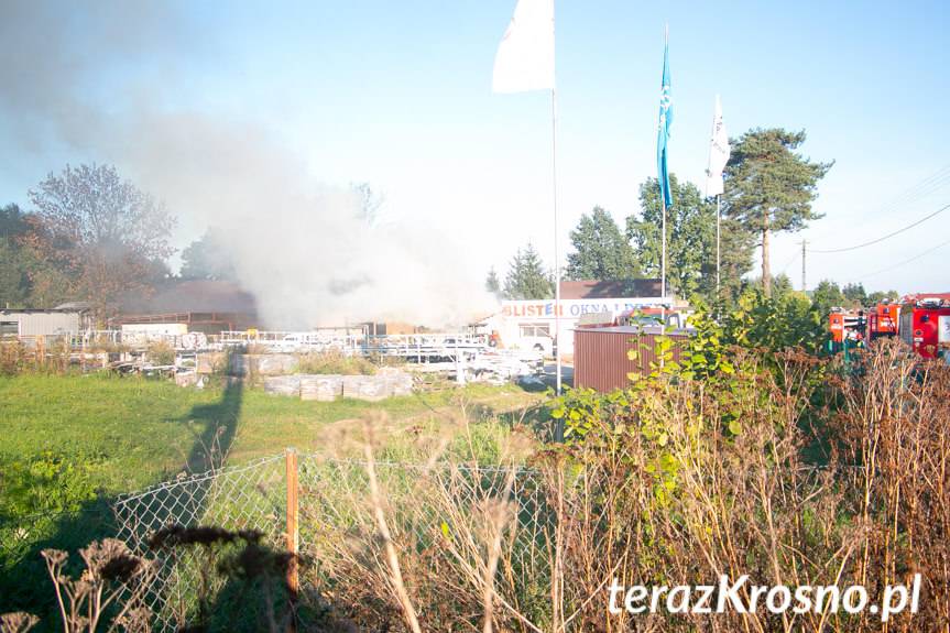 Pożar w zakładzie produkcyjnym w Korczynie