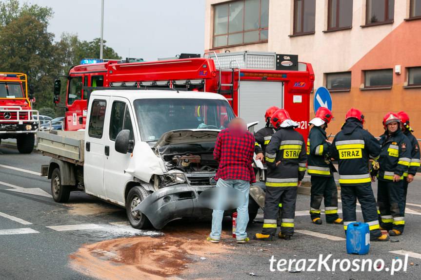 Zderzenie dwóch samochodów na skrzyżowaniu w Krośnie