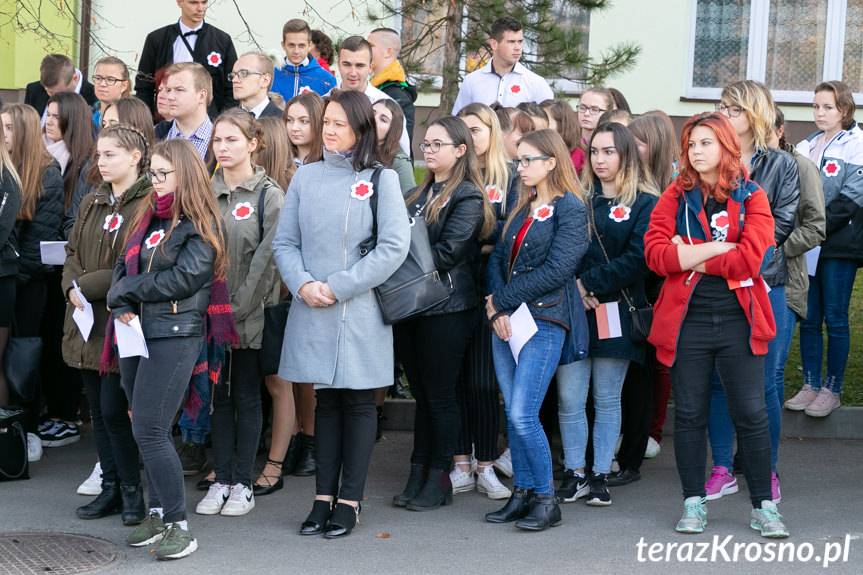 Uczniowie "Gastronomika" uczcili 100-lecie odzyskania niepodległości