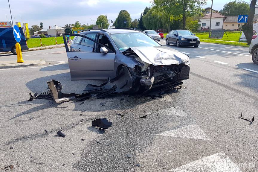 Zderzenie ciężarówki z osobówką w Miejscu Piastowym