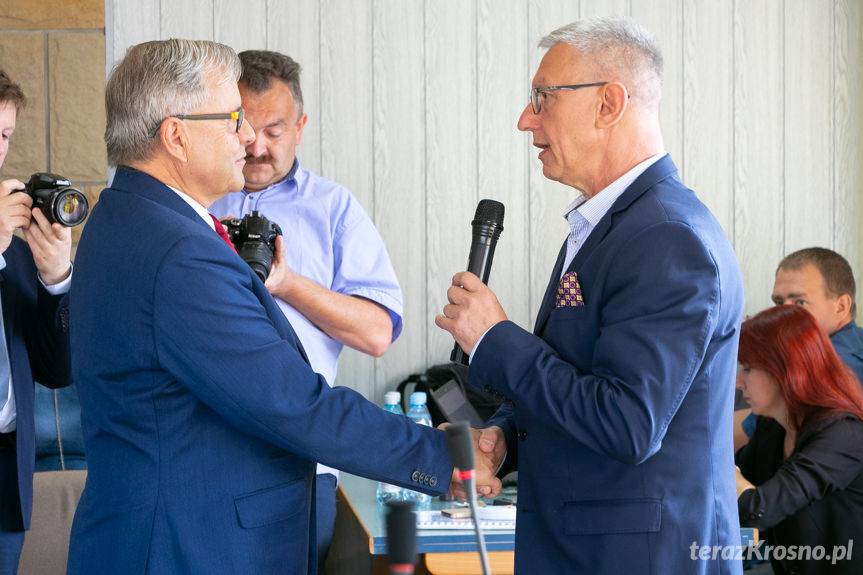 Wójt gminy Korczyna zaprzysiężony, przewodniczący Rady zrezygnował