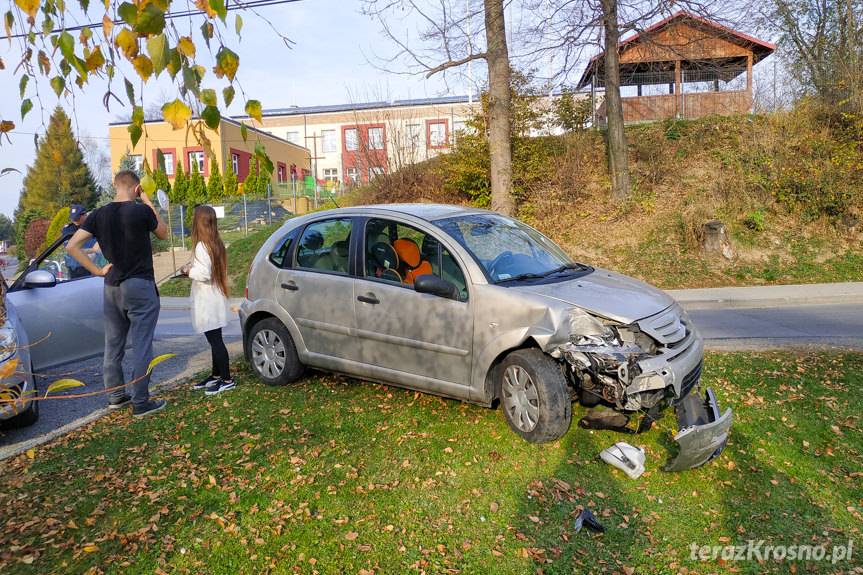 Zderzenie citroena i skody w Głowience