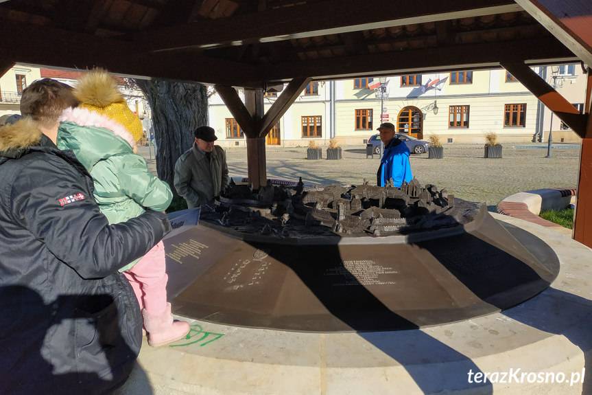 Makieta miasta na studni w Krośnie