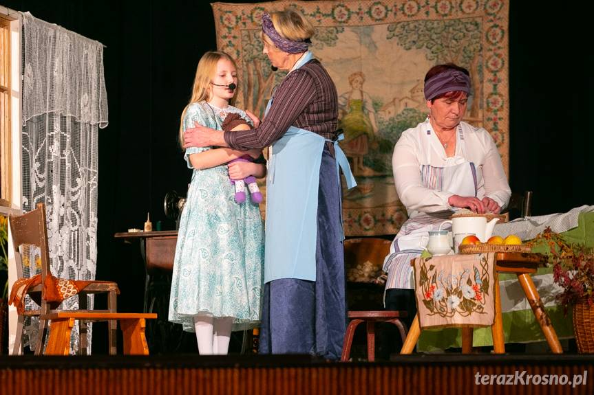 Seniorzy wystawili inscenizację "Katarynki"