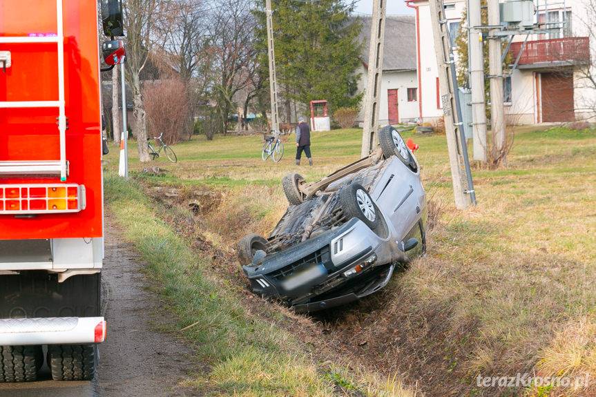 Region. Dachowanie fiata w Besku