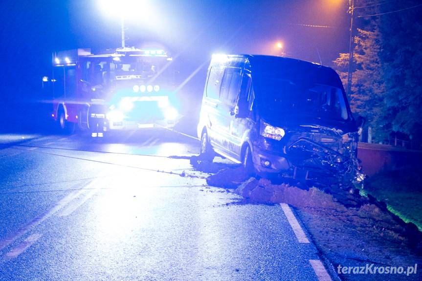 Ustrobna. Zasnął za kierownicą, uderzył w przepust