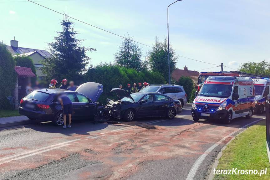 Czołowe zderzenie na Chopina w Krośnie