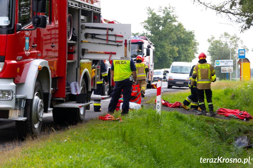 REGION. Wypadek w Besku, kierowca reanimowany