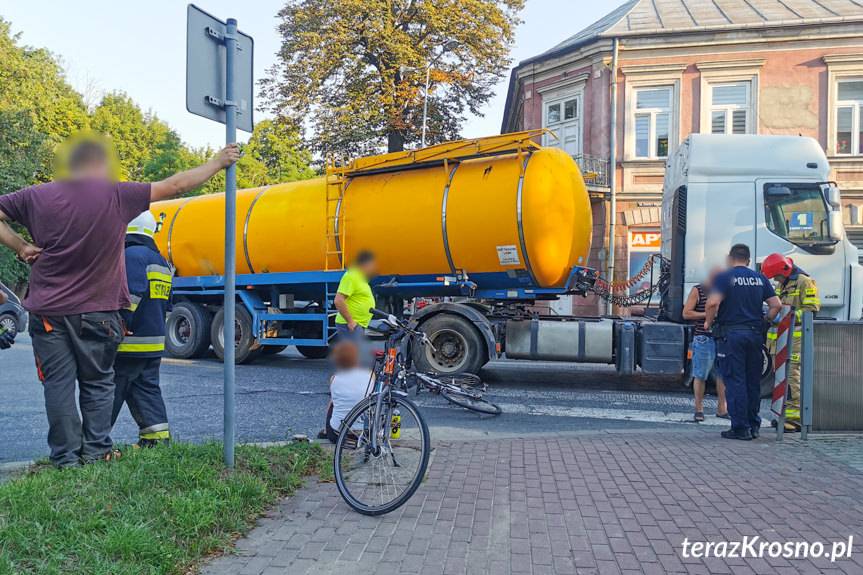 Wypadek w Dukli, rowerzysta zderzył się z ciężarówką