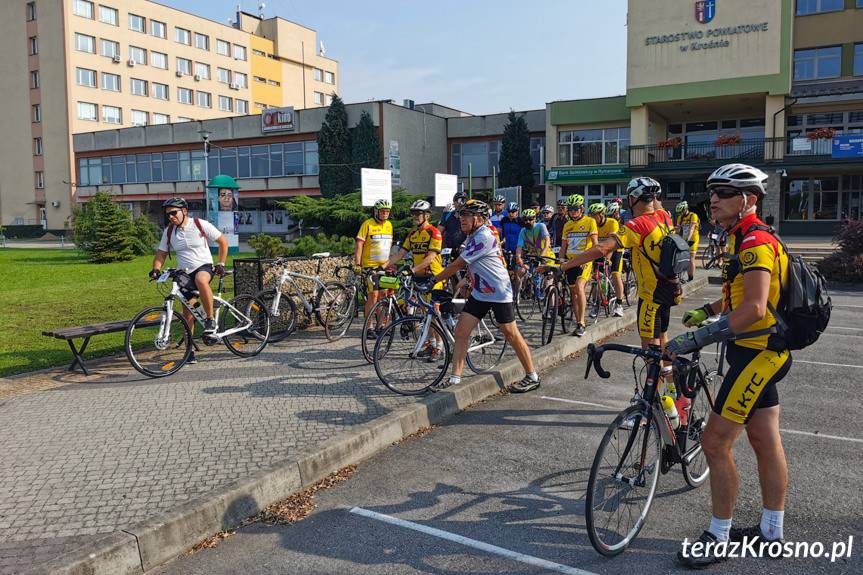 Na rowerach odwiedzili wszystkie gminy powiatu