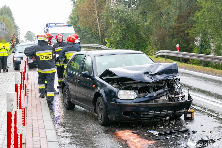 Zderzenie dwóch samochodów w Pustynach