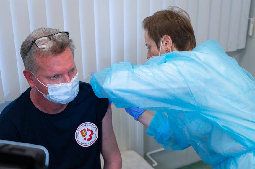 Pierwsi zaszczepieni przeciw COVID-19 w Krośnie