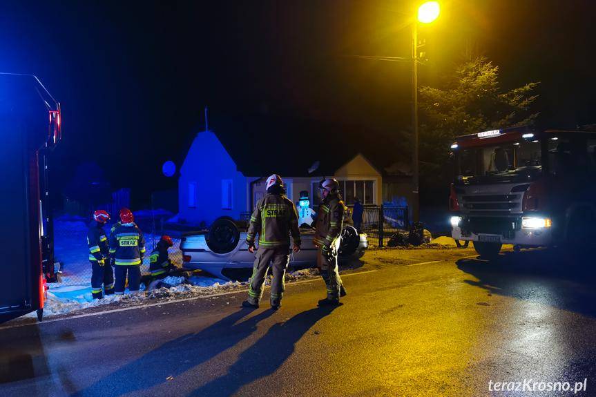 Dachowanie BMW w Świerzowej Polskiej