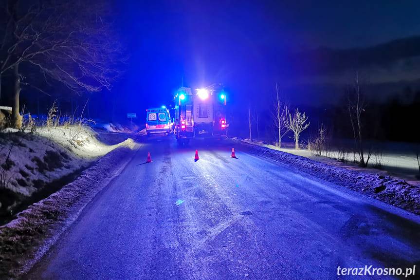 Straciła panowanie nad autem i jazdę zakończyła na boku