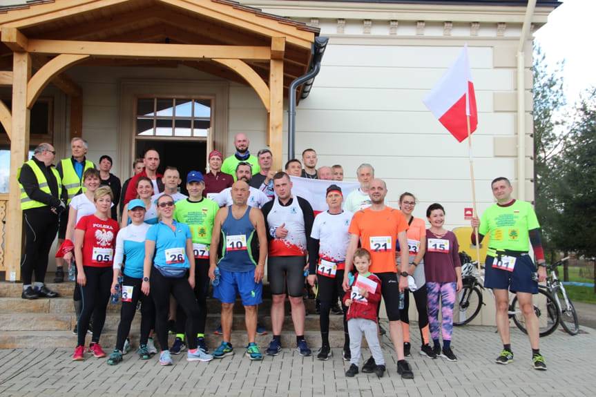 Rekreacyjnie pobiegli z flagą