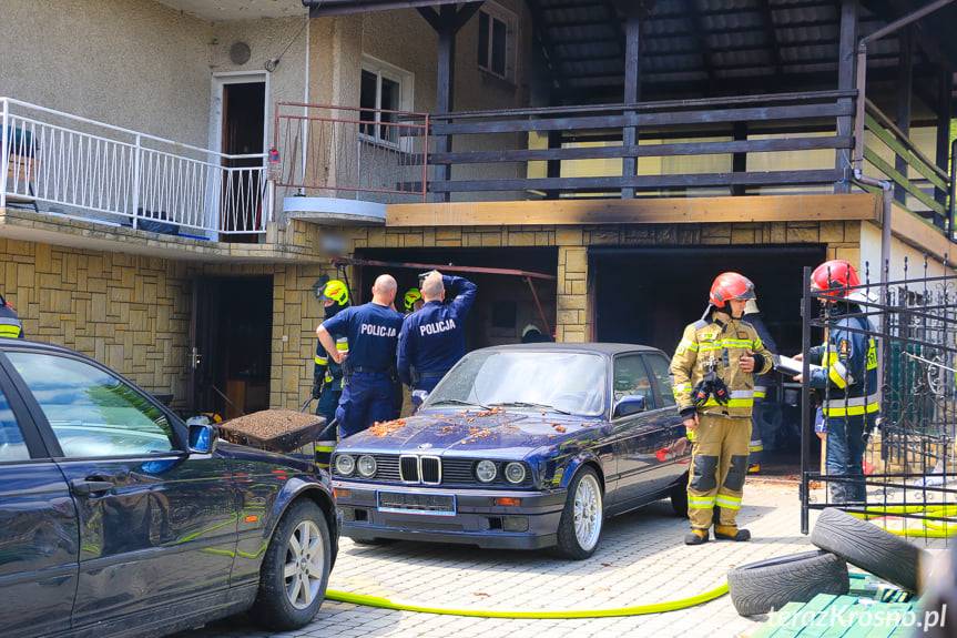 Pożar w Posadzie Górnej. Dwie osoby zostały przewiezione do szpitala