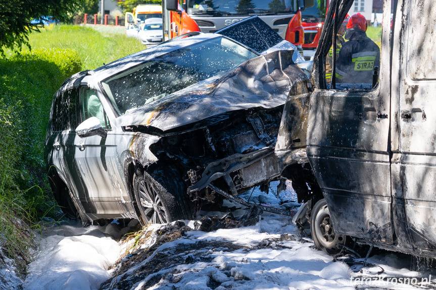 Zderzenie busa z samochodem osobowym w Odrzykoniu 