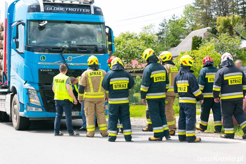 Wypadek w Króliku Polskim. Zderzenie samochodu ciężarowego z ciągnikiem
