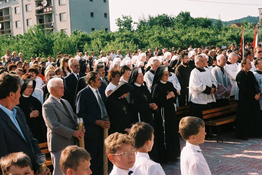 Poświęcenie kaplicy bp. Józefa Sebastiana Pelczara w Korczynie - 25 lat temu 