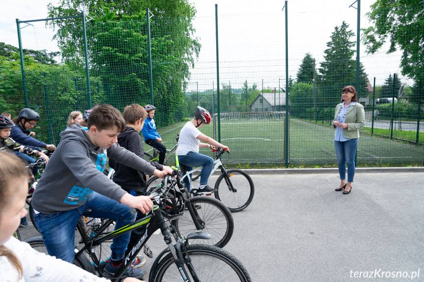 Przy SP nr 3 w Krośnie można naprawić rower [FILM]