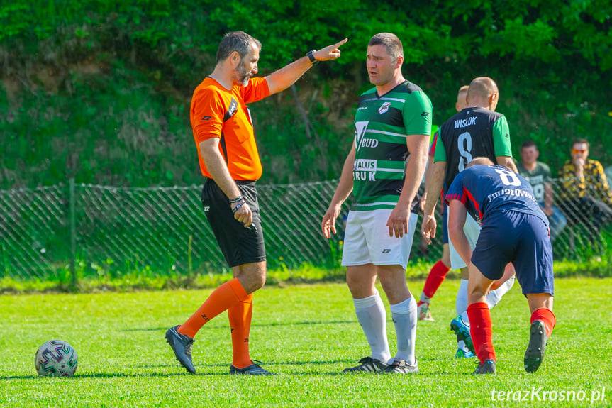 Zacięty mecz w Faliszówce. Decydująca bramka Patryka Tłuściaka