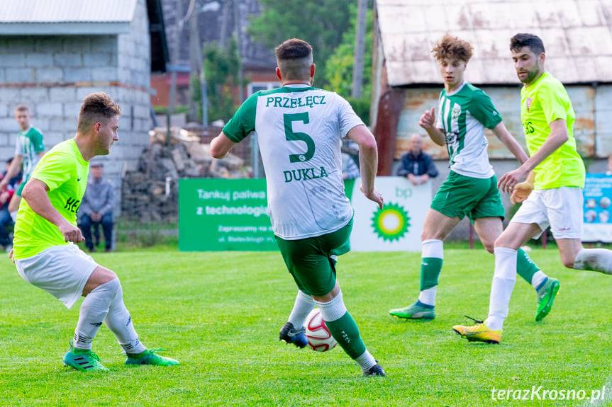 Podział punktów w Posadzie Górnej. Trzy czerwone kartki