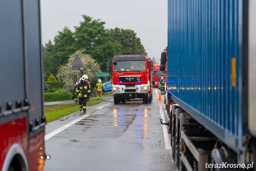 Zderzenie osobówki z tirem w Rogach