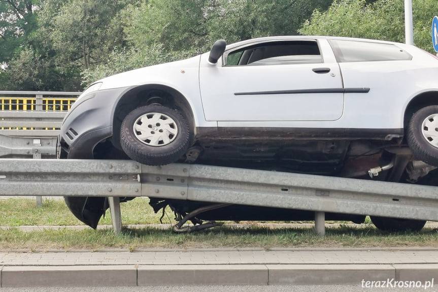 Uderzył w bariery na Podkarpackiej w Krośnie