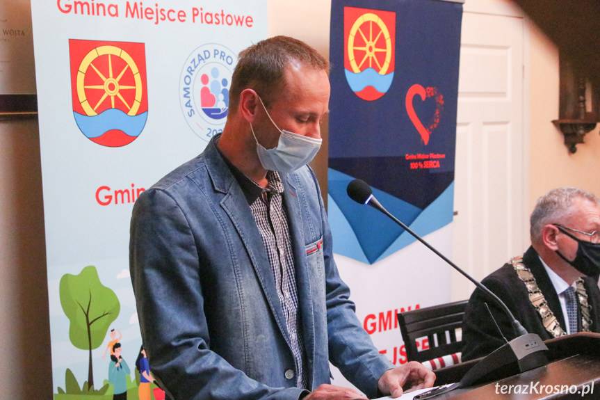 Protest przeciwko budowie dużych farm fotowoltaicznych w gminie Miejsce Piastowe