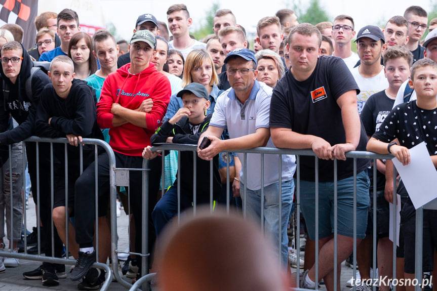 Królowa polskiego driftu i znany youtuber spotkali się z fanami motoryzacji