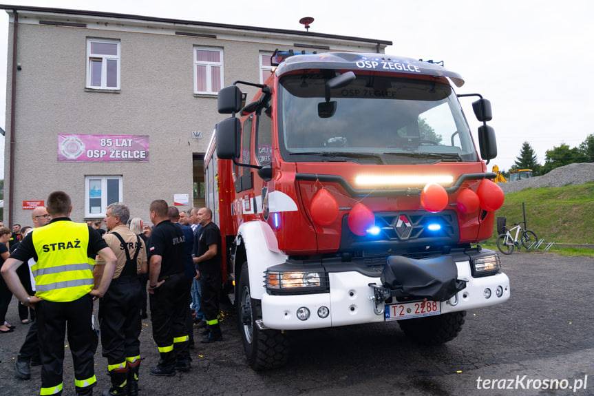 Żeglce przywitały nowy samochód strażaków