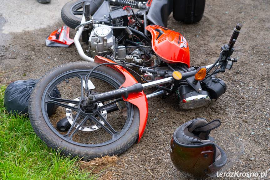 Zderzenie w Iwli samochodu z motorowerem