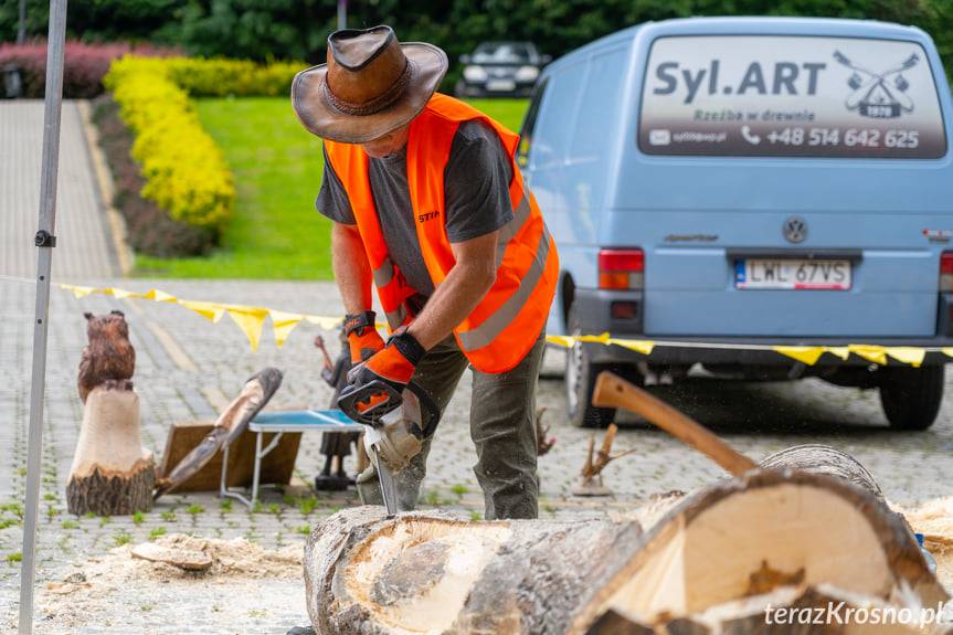 W Iwoniczu-Zdroju rzeźbią Ducha Lasu [FILM]