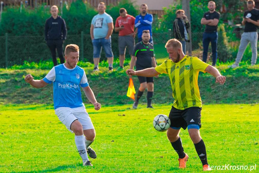 Trzy karne, osiem bramek i dwa hat-tricki. Polonia Kopytowa przegrywa z Orłem Bieździedza