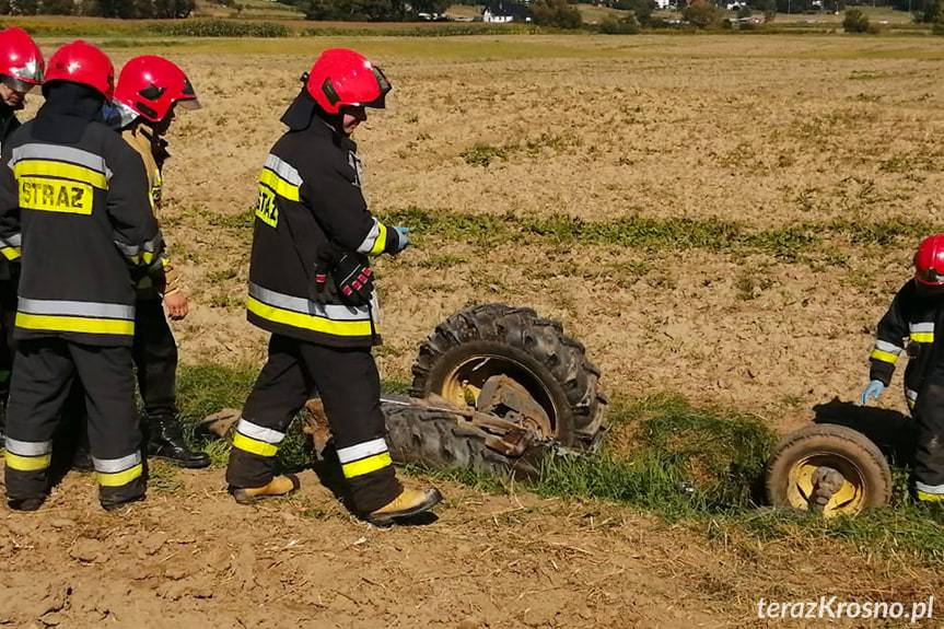 Tragiczny wypadek w Przybówce, nie żyje traktorzysta